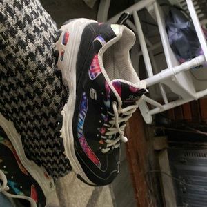 Womens DeLite Sketchers size 7 and 1/2.